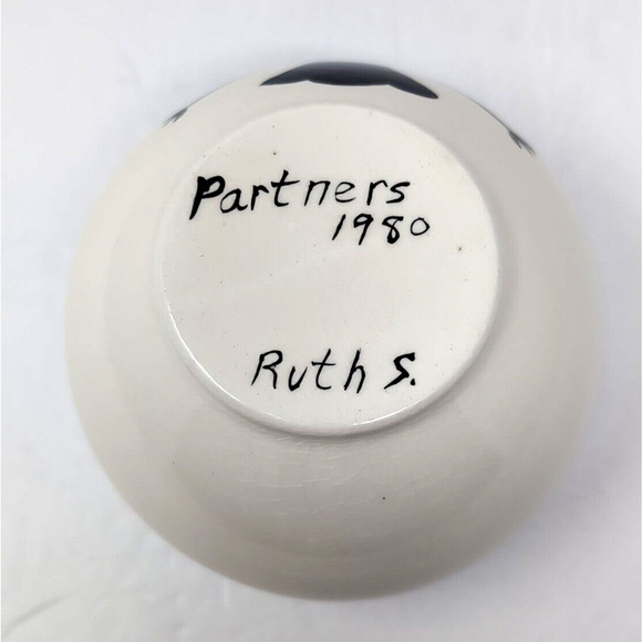 VTG Pottery Planter Cream Black Thunderbird Signed Ruth S. 1980 Hobbyist Piece - Picture 7 of 14